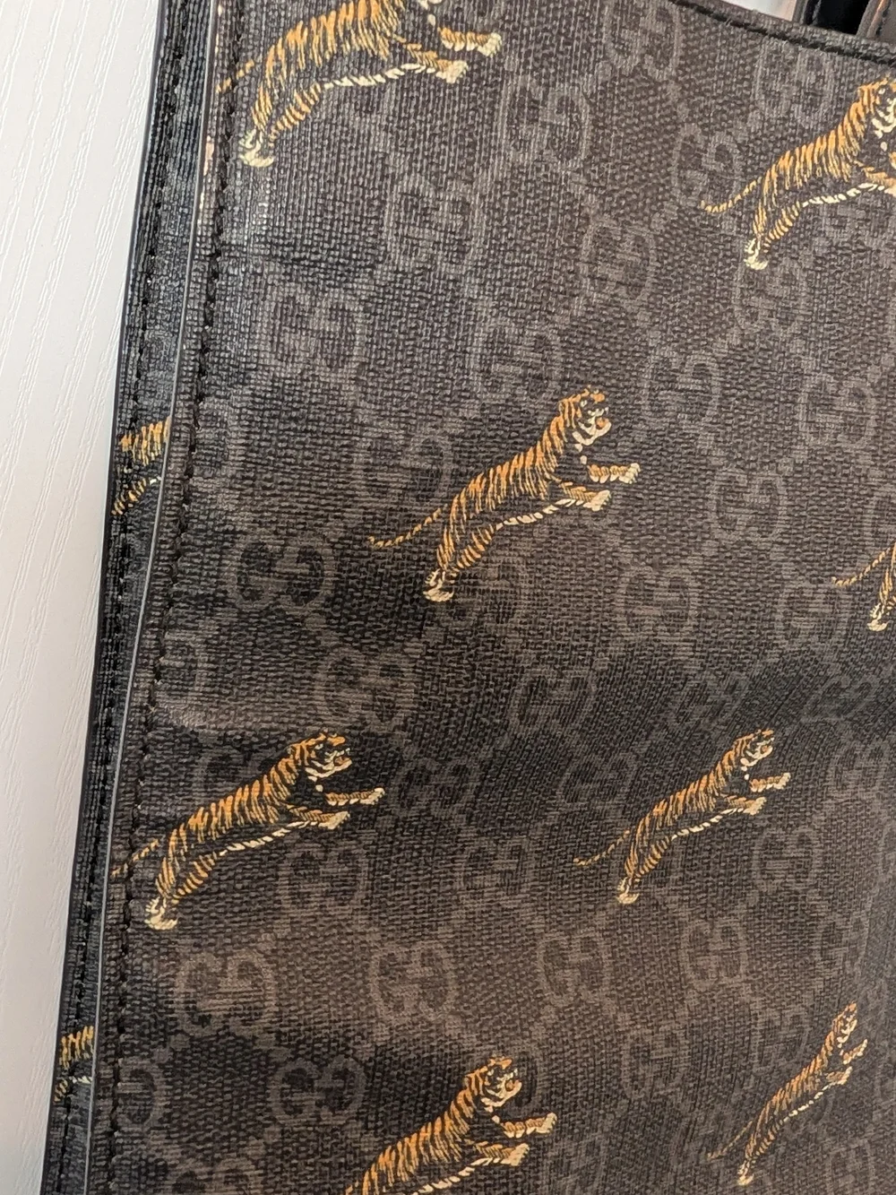 Gucci Black GG Supreme Tiger Print Tote Bag